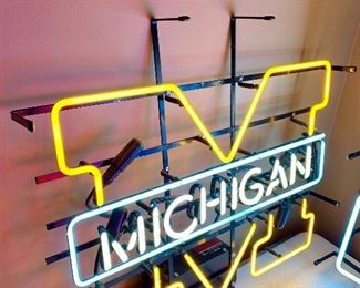MICHIGAN WOLVERINES NEON SIGN