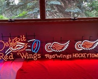 DETROIT RED WINGS NEON SIGNS