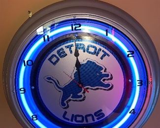 DETROIT LIONS NEON CLOCK 18"