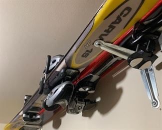SNOW SKIS