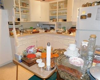 The kitchen is packed!