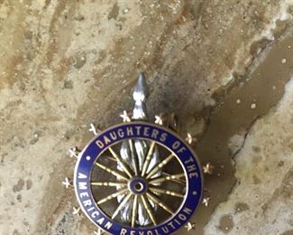 Daughters of the American Revolution Pin/Pendant. Tested 14K.
