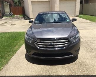 2014 Ford Taurus SEL that features leather seats
