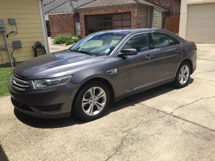 2014 Ford Taurus SEL with leather seats