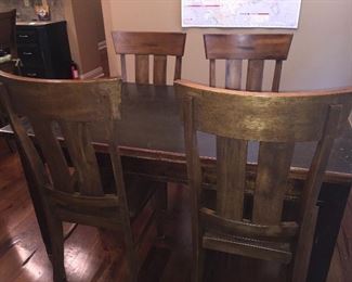 super vintage table and chairs--so cute