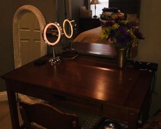 retro dressing table with mirror