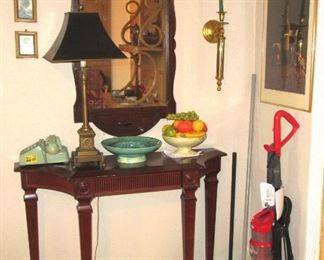 toledo mirror with table
