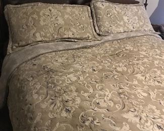 King size bed (padded leather headboard/footboard)