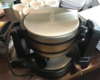 Double waffle maker