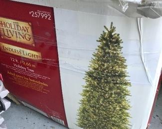 12 foot Christmas tree w/1800 lights