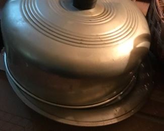 Vintage cake/pie carrier