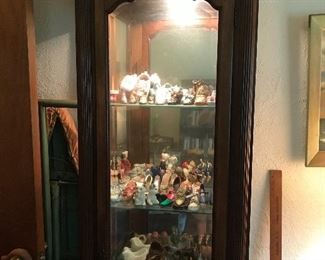 Lighted display cabinet