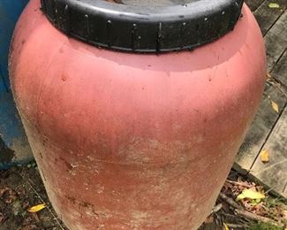 Livestock food storage bins