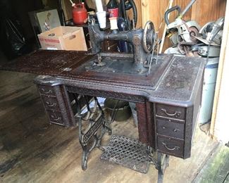 Well preserved and vintage sewing machine (National SM Co)