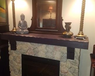 Dimplex electric fireplace & mantel, pair of table lamps, Eastlake period mirror, & other décor