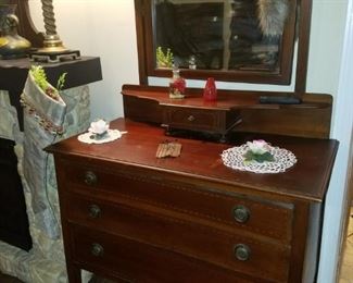 Antique 3-drawer dresser with mirror