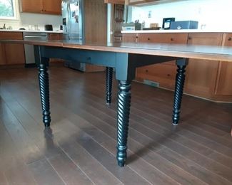 Fabulous extending table with spool legs