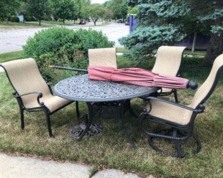 Patio Table set Lazy Susan Center and 4 Chairs