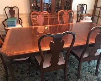 Pennsylvania House Dining Table with 8  Chairs