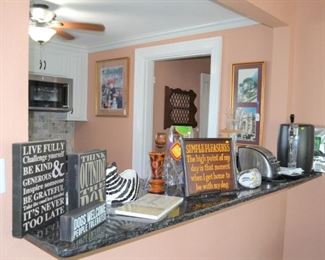 FUN DECOR AND BEER MACHINE