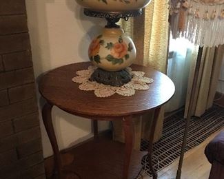 Beautiful oak round table - again perfect condition