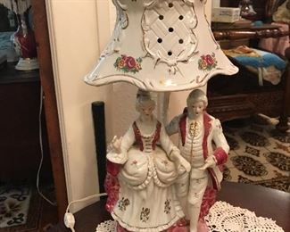 Gorgeous ceramic French Provincial lamp.