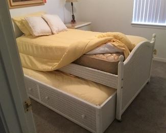 Twin trundle bed with both mattresses