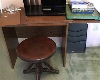 Piano stool