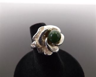 .925 Sterling Silver Jade Bead Flower Cocktail Ring Size 5.25
