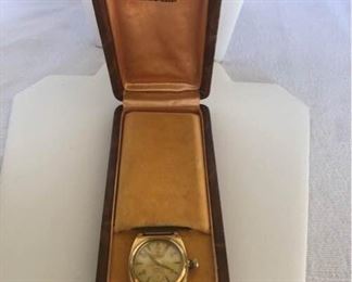 Vintage 1940s 18K Gold Rolex Oyster Watch https://ctbids.com/#!/description/share/179854