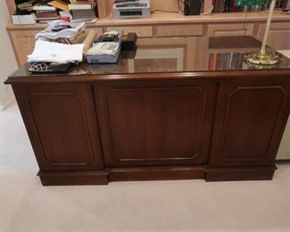Beautiful wood desk. One of the better ones I have had the pleasure of selling.