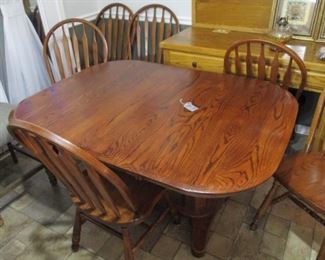 Nice Walter of Wabash table with 6 chairs and 1 leaf