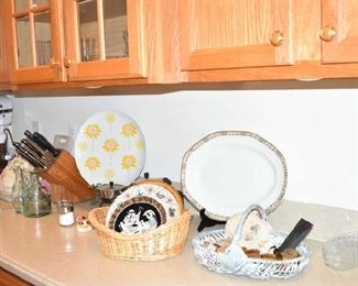 Decorator Plates, Knives