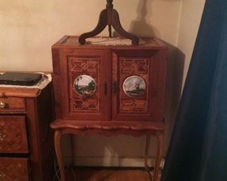 Footed cabinet 