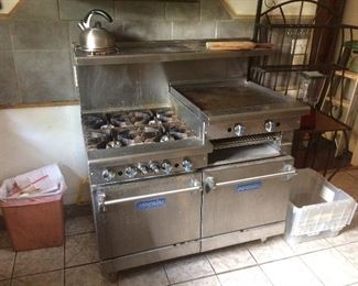 Commercial stainless steel gas’s range with broiler grill 4 burners and 2 ovens