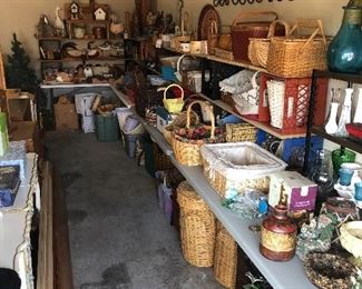 HUNDREDS OF BASKETS AND CRAFT/ WOOD ITEMS