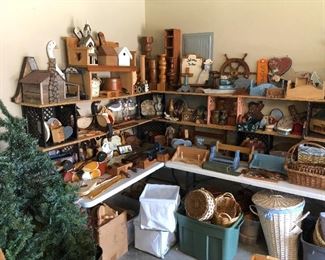 WOOD CRAFTS / BIRDHOUSES / CANDLE HOLDERS/ HUNDREDS OF BASKETS