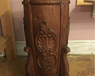 Umbrella Stand https://ctbids.com/#!/description/share/179217