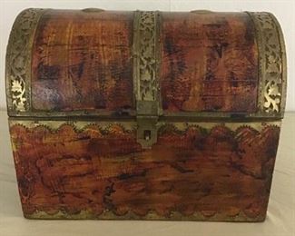 Decorative Hinged Wood Box https://ctbids.com/#!/description/share/182163