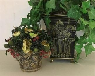 Decorative containers https://ctbids.com/#!/description/share/182168