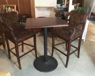 La-Z-Boy Barstools and High Top Table https://ctbids.com/#!/description/share/182184