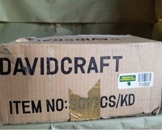 DAVIDCRAFT 10 PIECE COOKWARE SET 
STAINLESS STEEL * COPPER CLAD BOTTOMS 
SET INCLUDES:

5/8 QT COVERED SAUCE PAN
1 QT COVERED SAUCE PAN
2 QT COVERED SAUCE PAN
5 1/2 QT COVERED DUTCH OVEN
8" OPEN SKILLET 10 1/4 IN.
OPEN SKILLET (dutch oven lid fits skillet) 
EXCELLENT UNUSED CONDITION IN ORIGINAL BOX, the handles and knobs are in the box, they have not been attached.