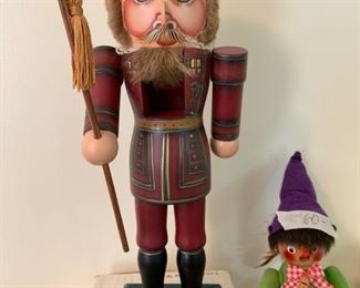 #70 Susan Milford nutcracker 306/5000 english drummajor $100.00