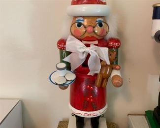 #75 Erzgebirgische Volkshunst Mrs. Clause nut craker $60.00