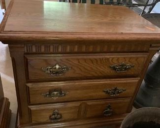 #80 kincade bed side oak table w 2 drawers 27x16x29 $100.00