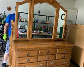#78 Kincade oak dresser w 10 drawers and byfold mirror 60x19x34 $275.00