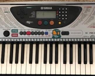 Yamaha Keyboard w Stand 