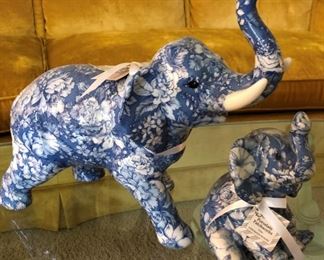Porcelain Patchworks Set/2 Elephants 