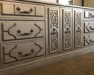 American of Martinsville Bedroom Suite: Dresser w 2 Mirrors, Queen Headboard and 2 Nightstands 