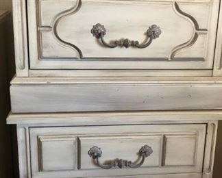 American of Martinsville Bedroom Suite: Dresser w 2 Mirrors, Queen Headboard and 2 Nightstands 